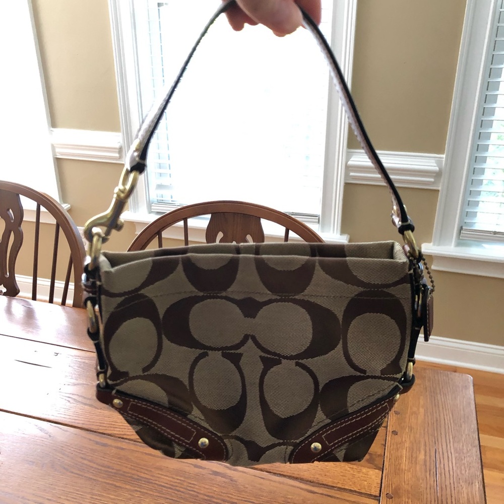 Authentic Small Coach Handbag 👜 - Picture 2 of 4